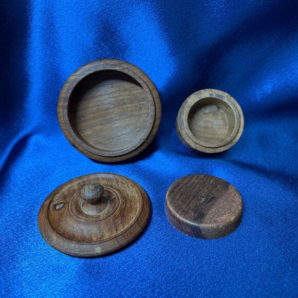 Two Vintage Hand Carved Round Wooden Trinket Boxes - Picture 4 of 6